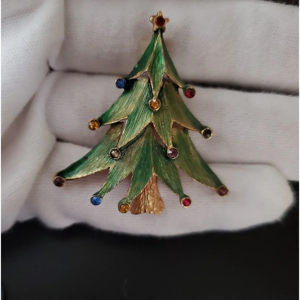 Rare Vintage Signed JJ Jonette Rhinestone Christmas Tree Holiday Green Gold Tone